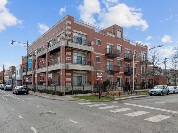 4755 N Kilbourn Avenue, Unit 3C, Chicago, IL 60630