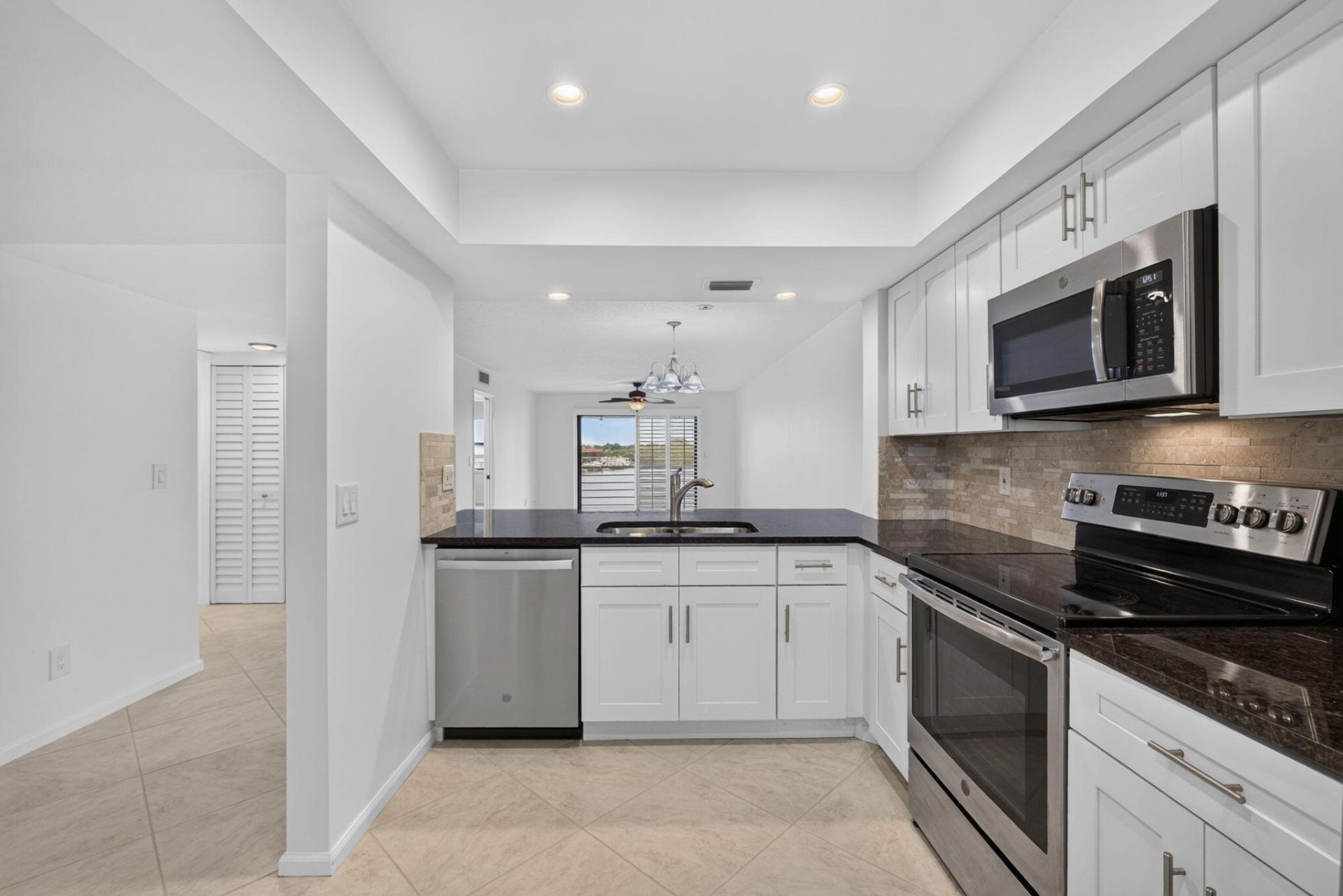 313 Lake Circle, Unit 311, North Palm Beach, FL 33408 Photo