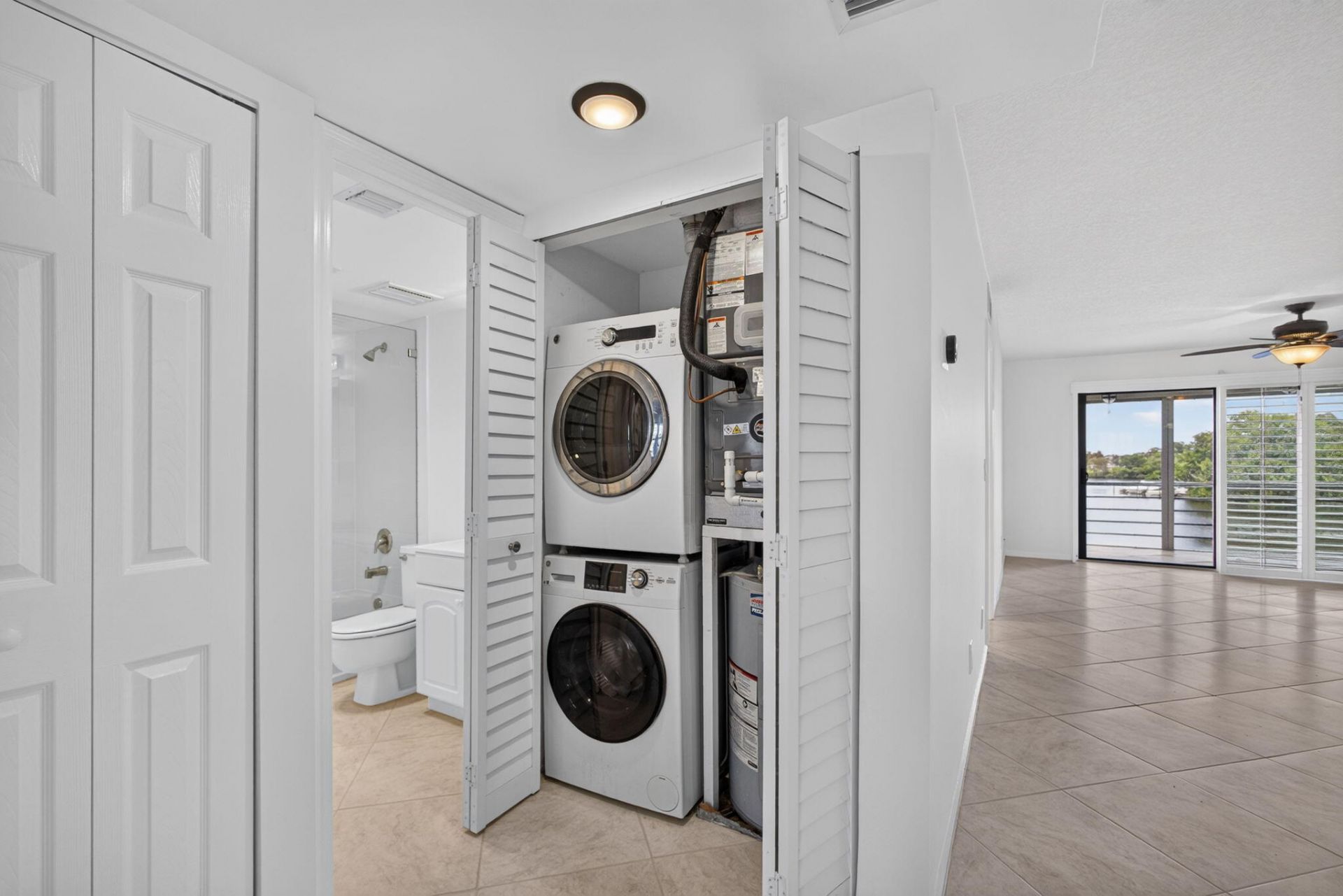313 Lake Circle, Unit 311, North Palm Beach, FL 33408 Photo