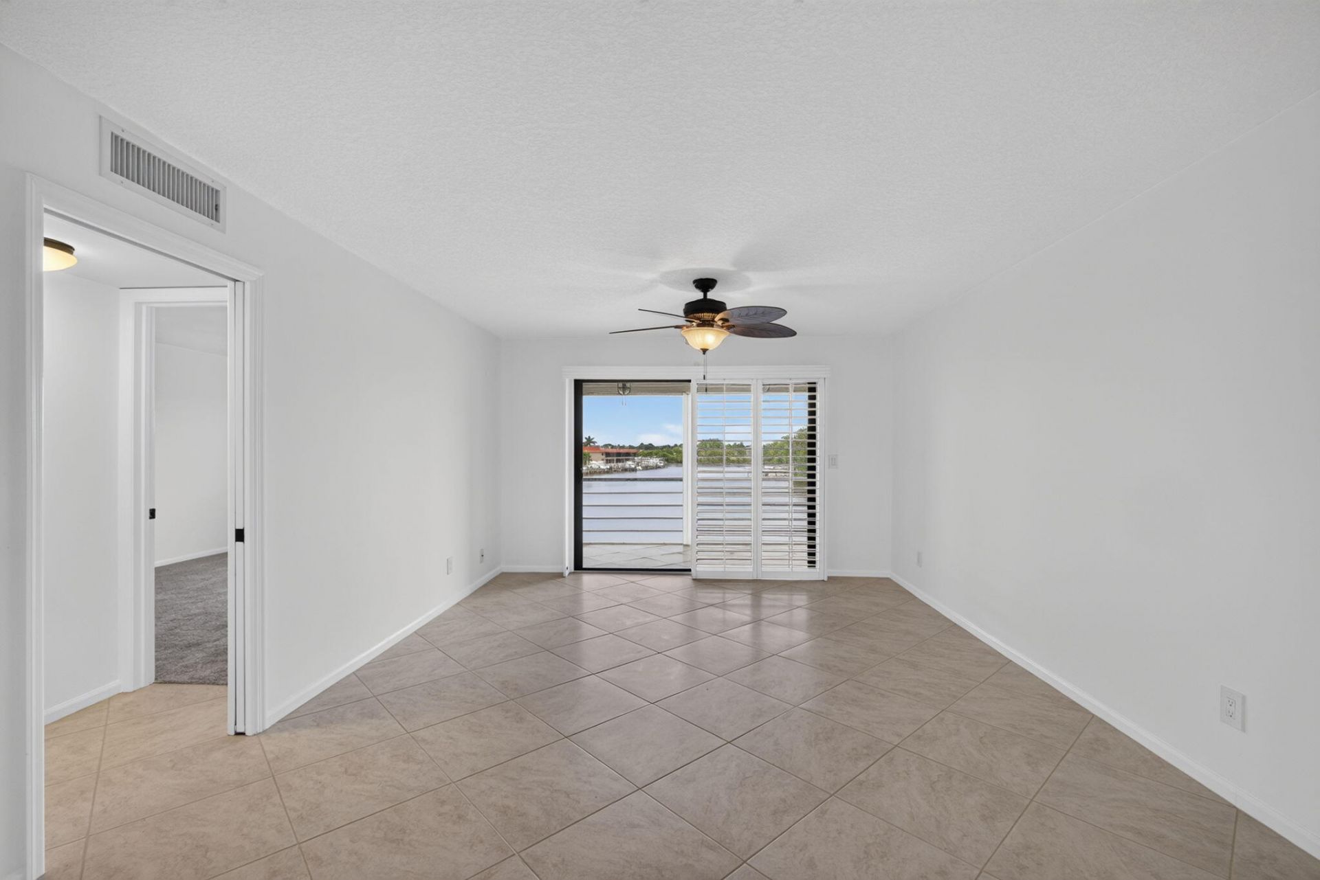 313 Lake Circle, Unit 311, North Palm Beach, FL 33408 Photo