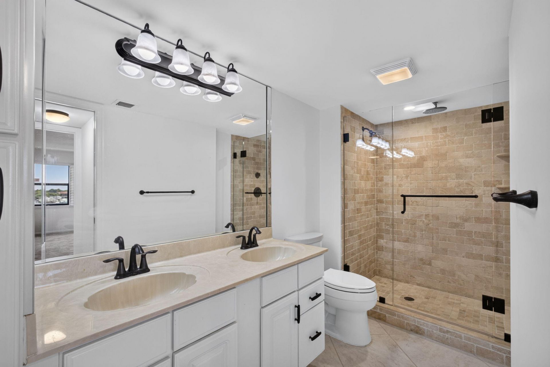313 Lake Circle, Unit 311, North Palm Beach, FL 33408 Photo