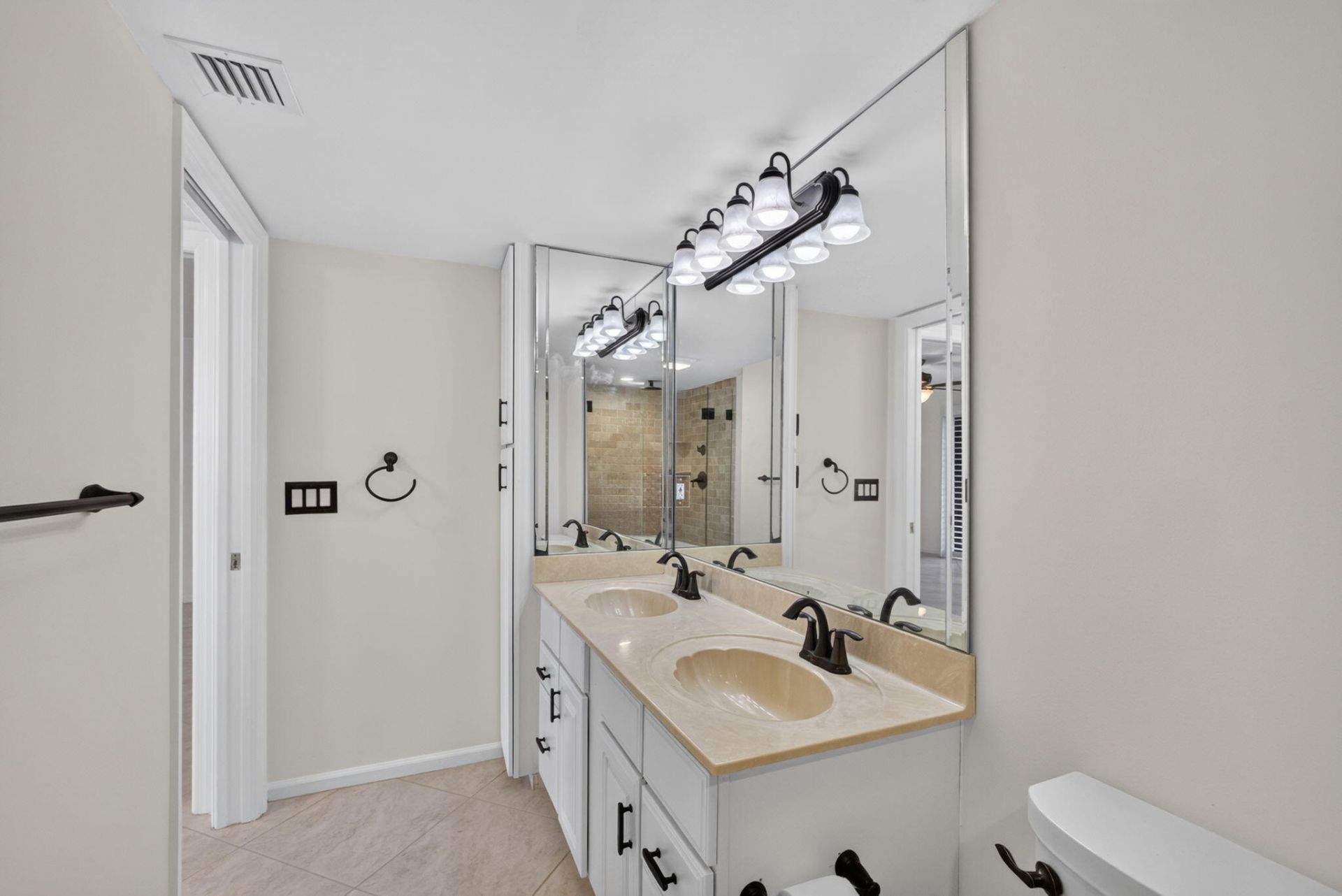313 Lake Circle, Unit 311, North Palm Beach, FL 33408 Photo
