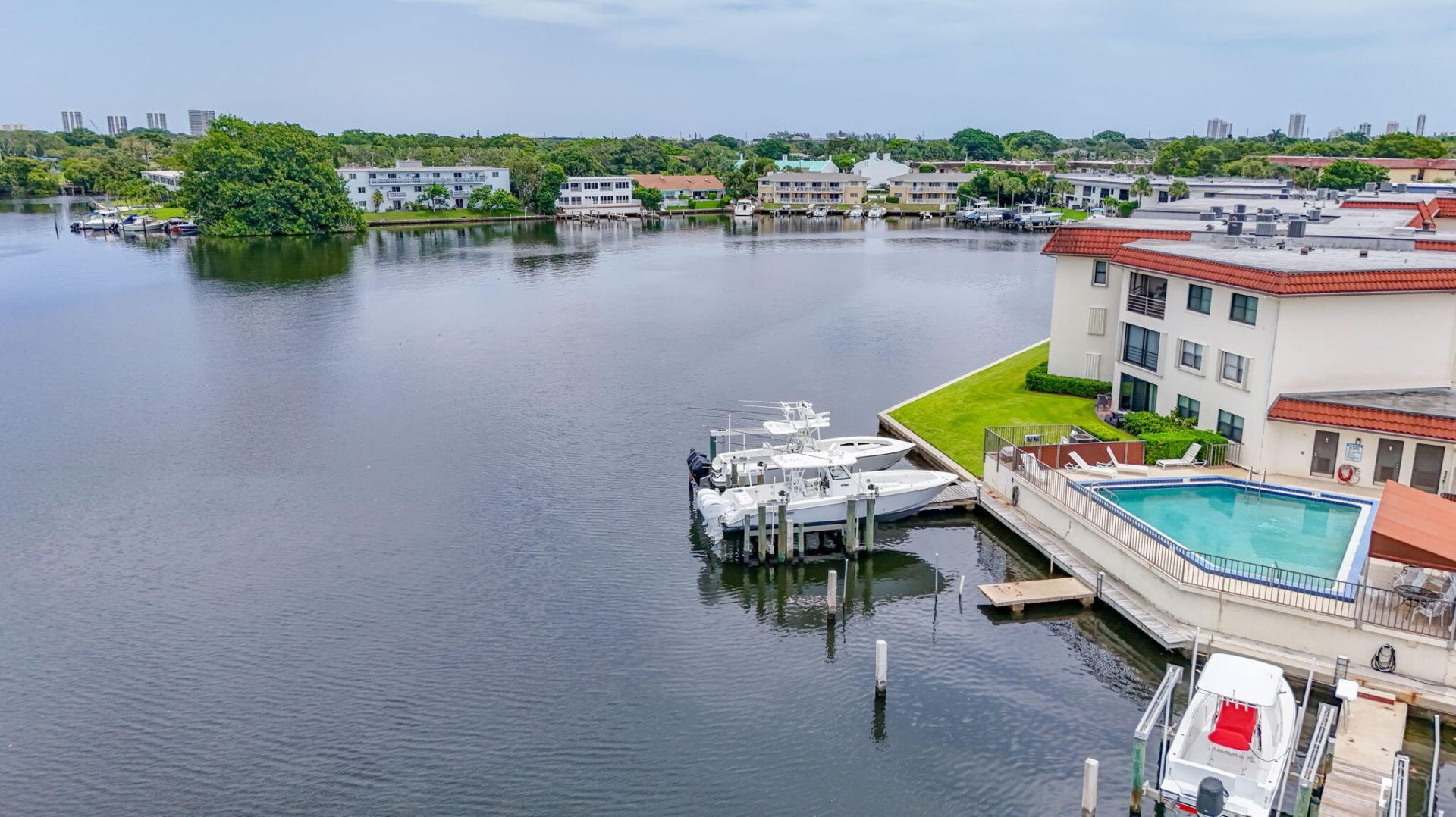 313 Lake Circle, Unit 311, North Palm Beach, FL 33408 Photo