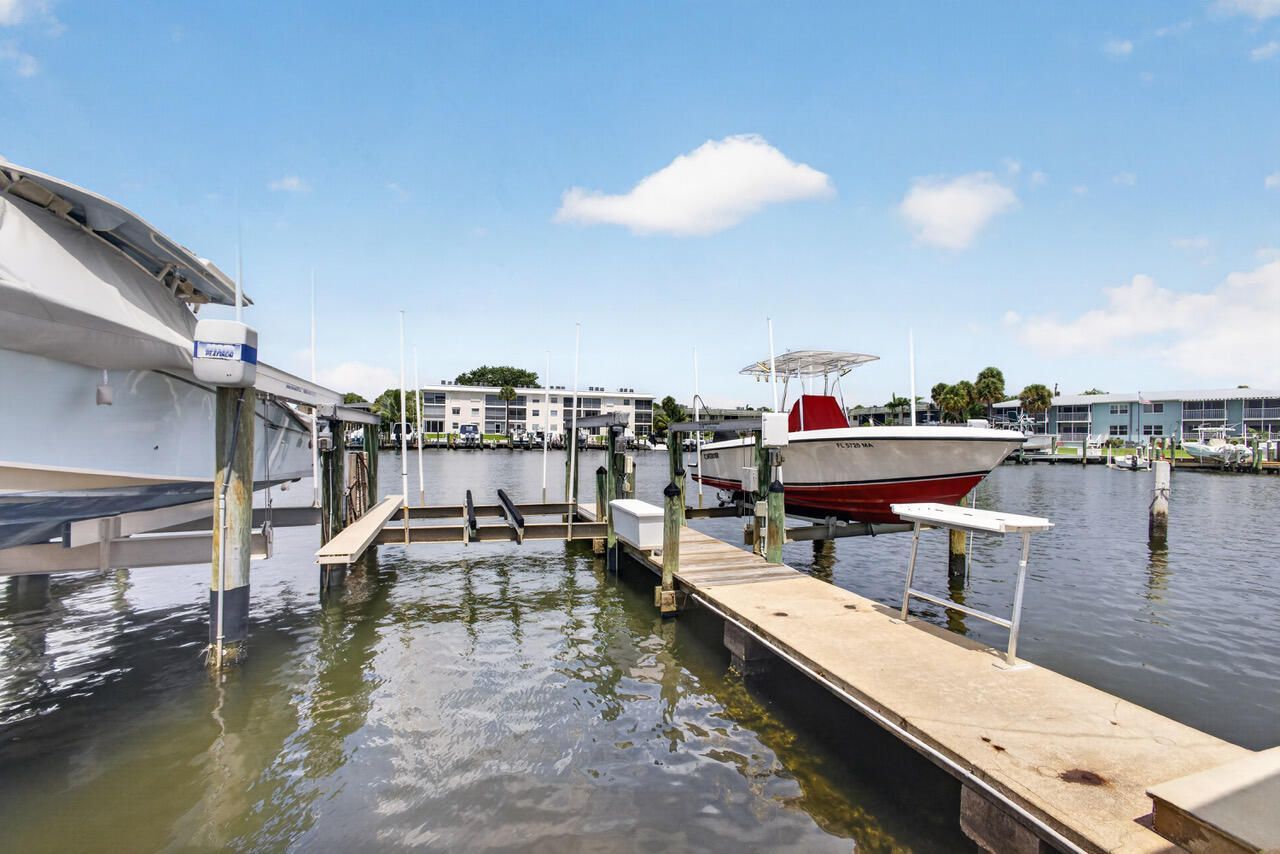313 Lake Circle, Unit 311, North Palm Beach, FL 33408 Photo