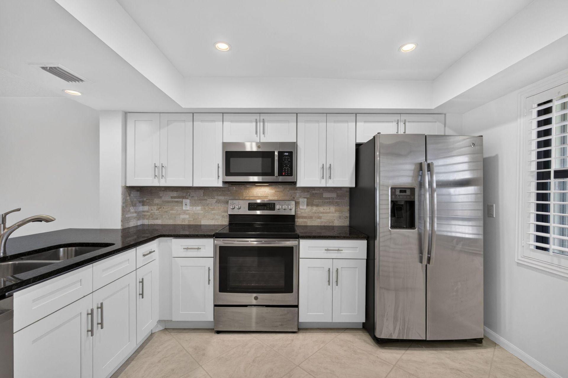 313 Lake Circle, Unit 311, North Palm Beach, FL 33408 Photo