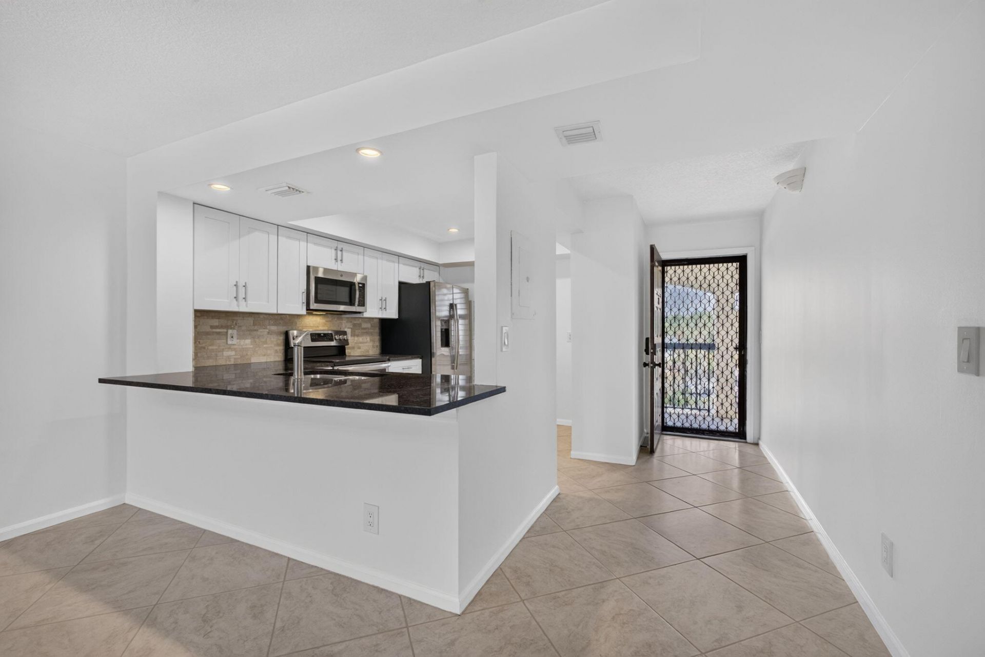 313 Lake Circle, Unit 311, North Palm Beach, FL 33408 Photo