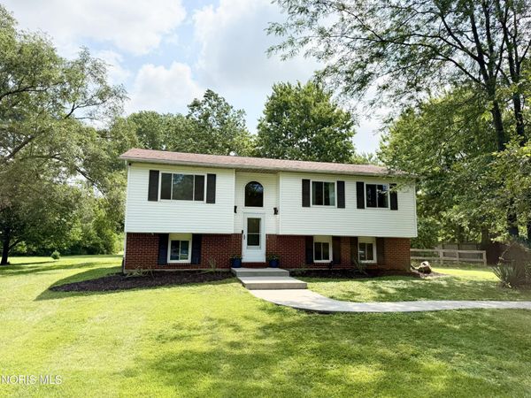 2209 N Reiman Road, Genoa, OH 43430