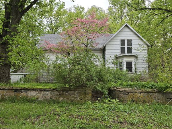196 N 750 W, Valparaiso, IN 46385