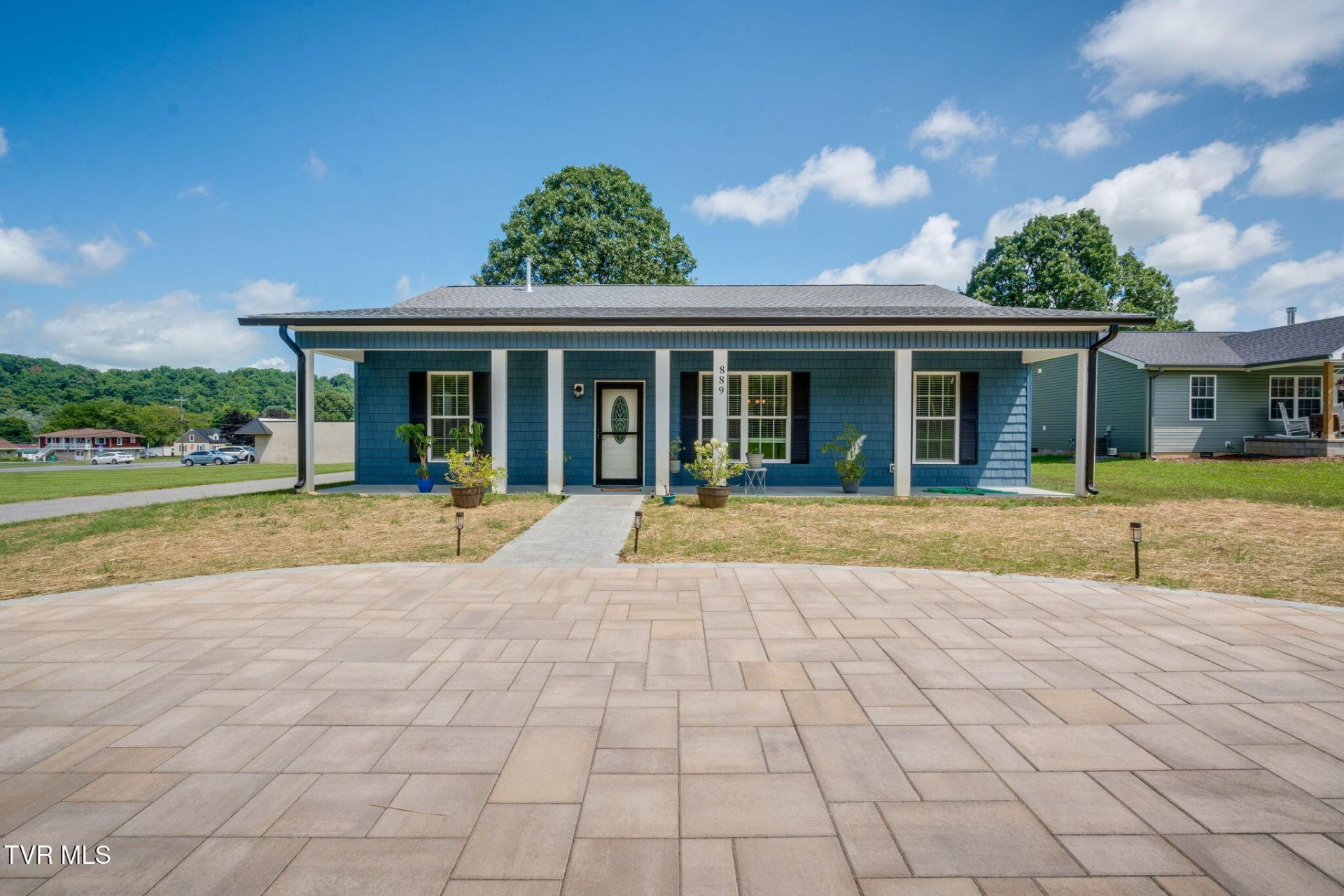 889 South Mohawk Drive, Erwin, TN 37650 Main Photo