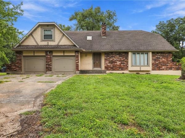 1600 Dana Drive, Blue Springs, MO 64014