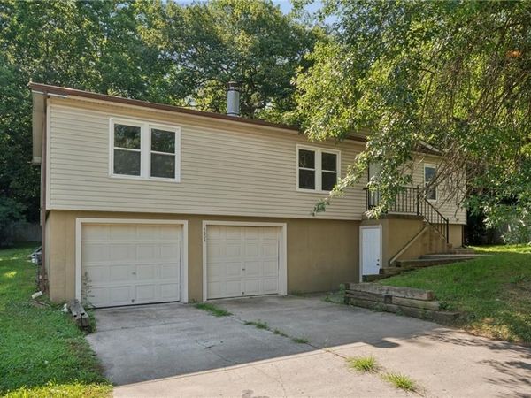 4804 W Christie Circle, Blue Springs, MO 64015