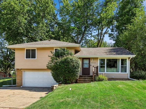 8912 Urbandale Avenue, Urbandale, IA 50322