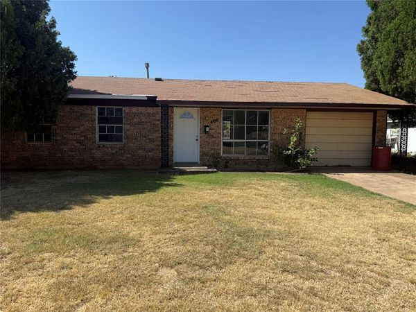 404 S Mars Street, Altus, OK 73521