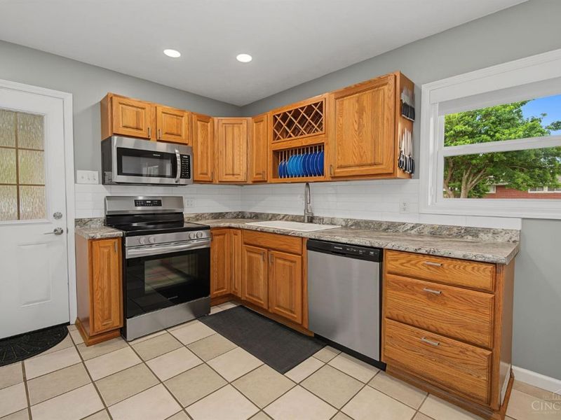 5041 Glouster Avenue, Riverside, OH 45431 Photo 13