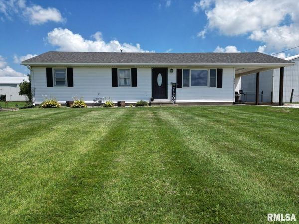 906 W RAILROAD Street, Shipman, IL 62685