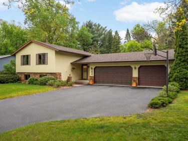 654 Tanglewood Drive, Shoreview, MN 55126