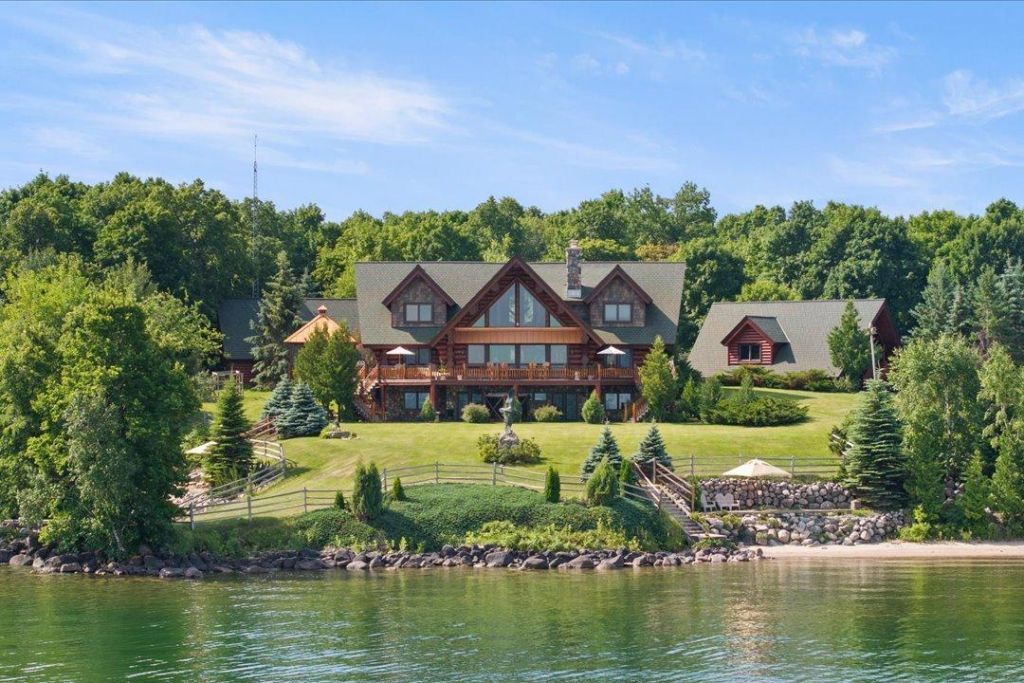 7127 Forestview Road NW, Walker, MN 56484