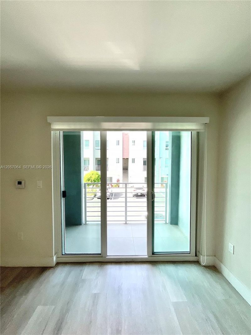 2555 NE 193rd St , Unit 2206, Miami, FL 33180 Photo