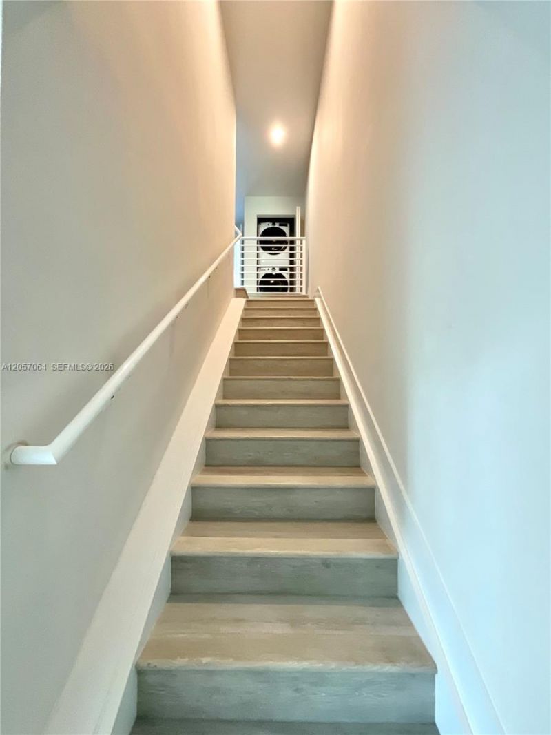2555 NE 193rd St , Unit 2206, Miami, FL 33180 Photo