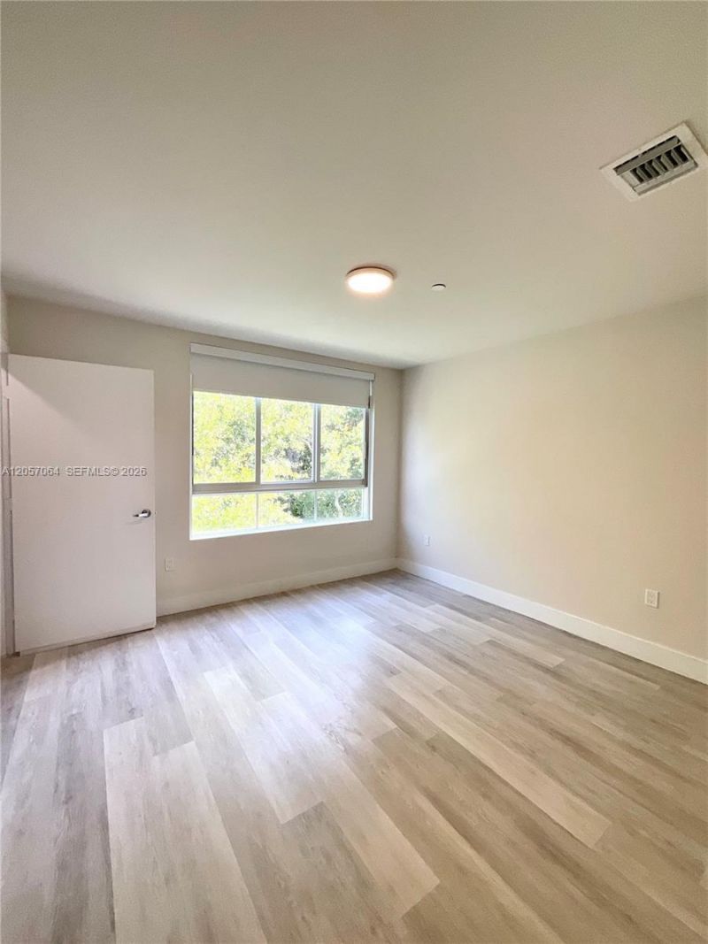 2555 NE 193rd St , Unit 2206, Miami, FL 33180 Photo
