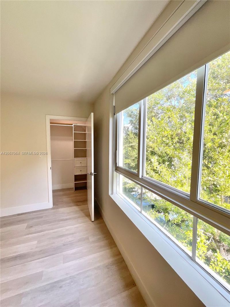 2555 NE 193rd St , Unit 2206, Miami, FL 33180 Photo