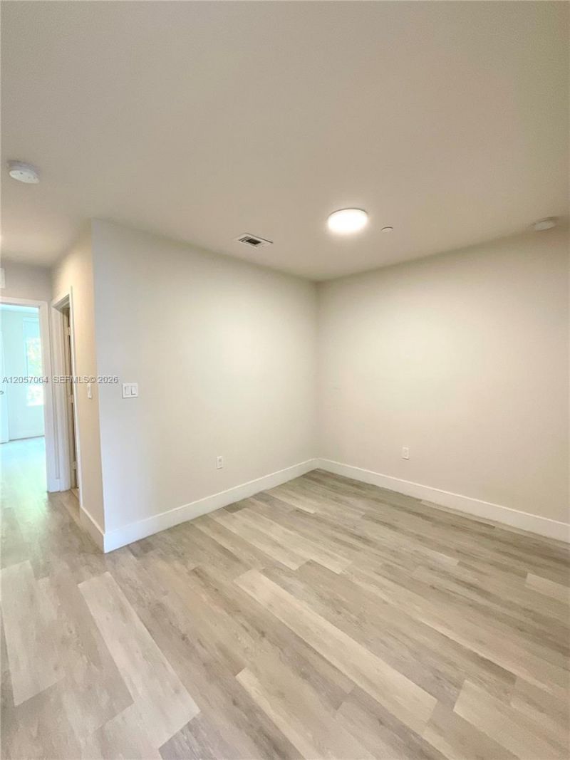 2555 NE 193rd St , Unit 2206, Miami, FL 33180 Photo