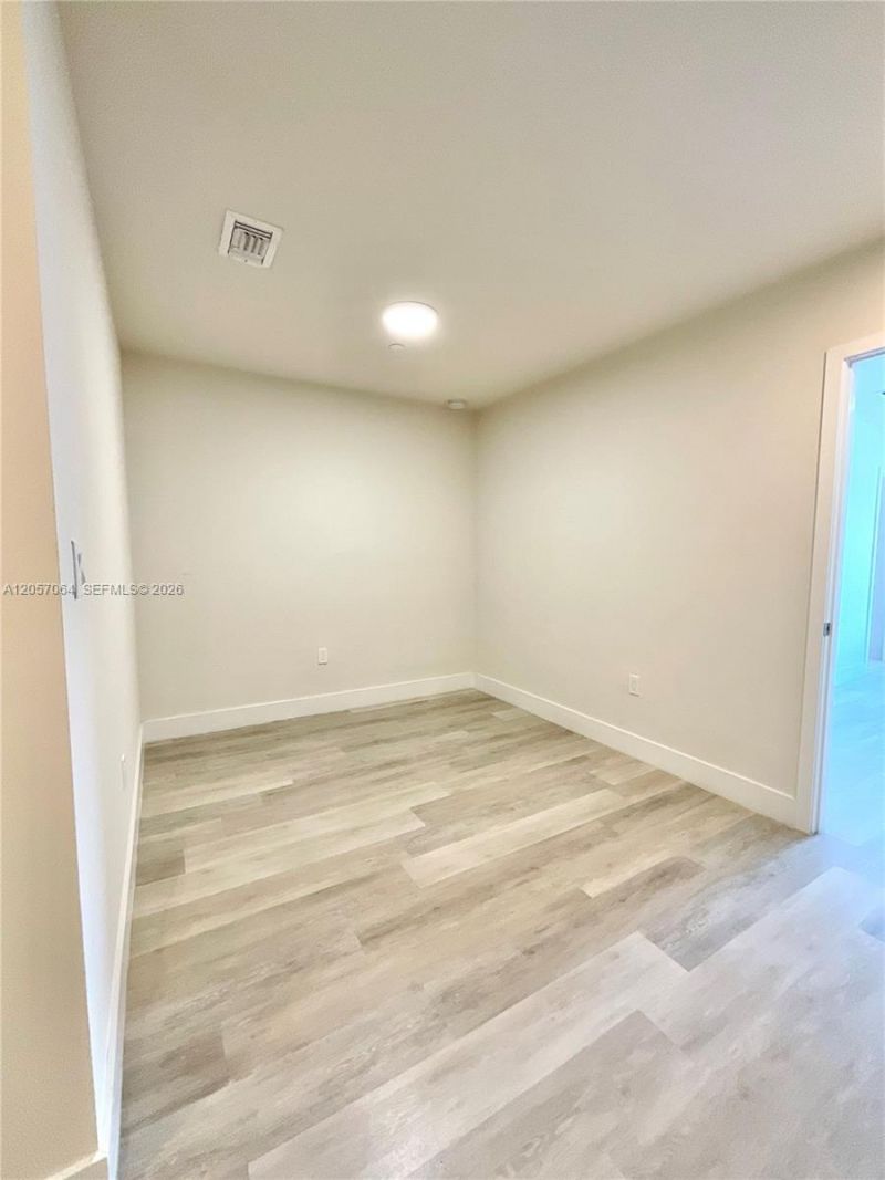 2555 NE 193rd St , Unit 2206, Miami, FL 33180 Photo