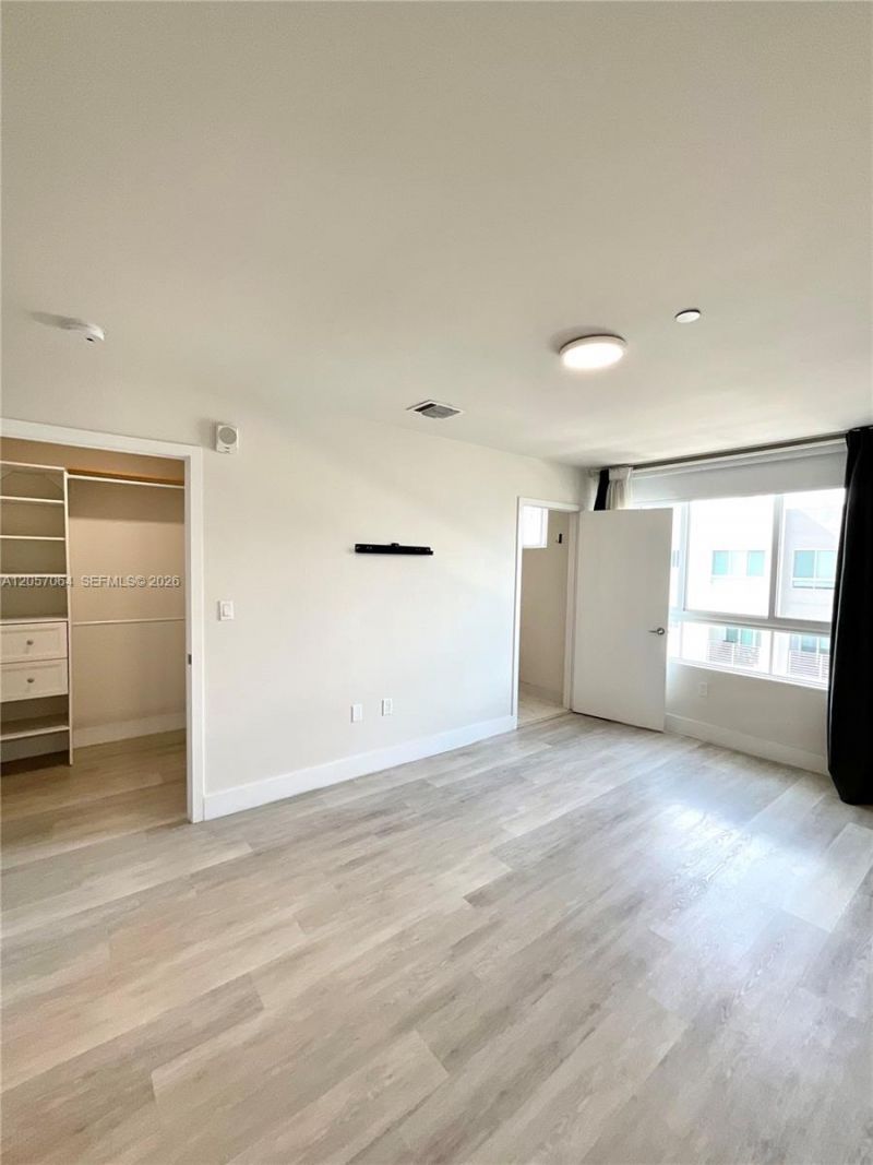 2555 NE 193rd St , Unit 2206, Miami, FL 33180 Photo
