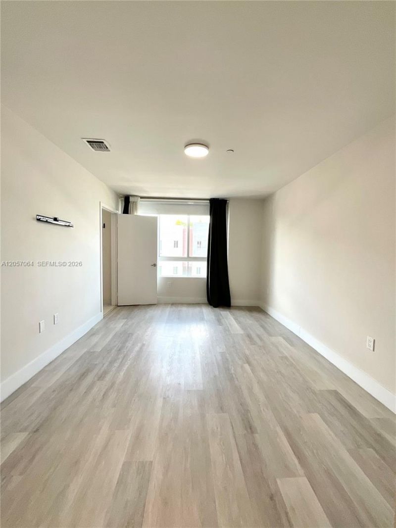 2555 NE 193rd St , Unit 2206, Miami, FL 33180 Photo