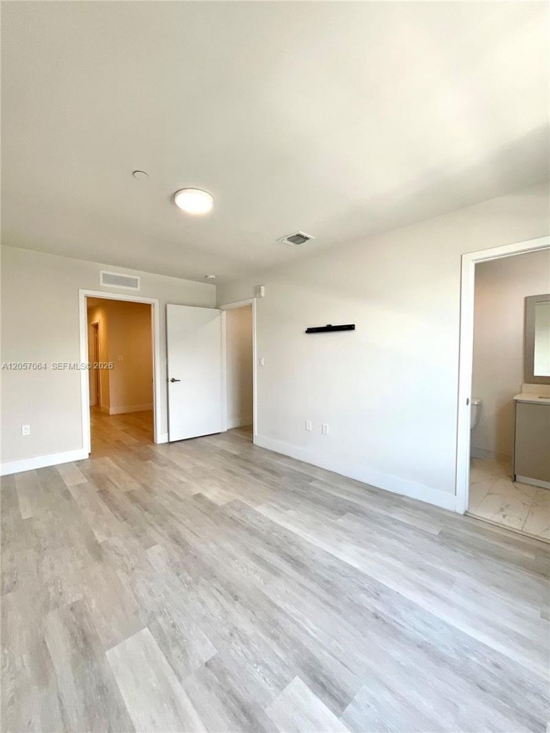 2555 NE 193rd St , Unit 2206, Miami, FL 33180 Photo