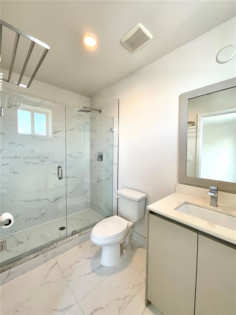 2555 NE 193rd St , Unit 2206, Miami, FL 33180 Photo
