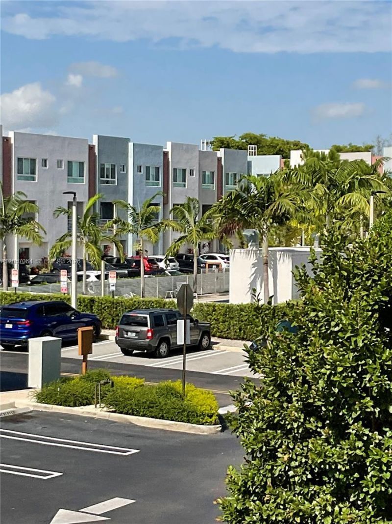 2555 NE 193rd St , Unit 2206, Miami, FL 33180 Photo