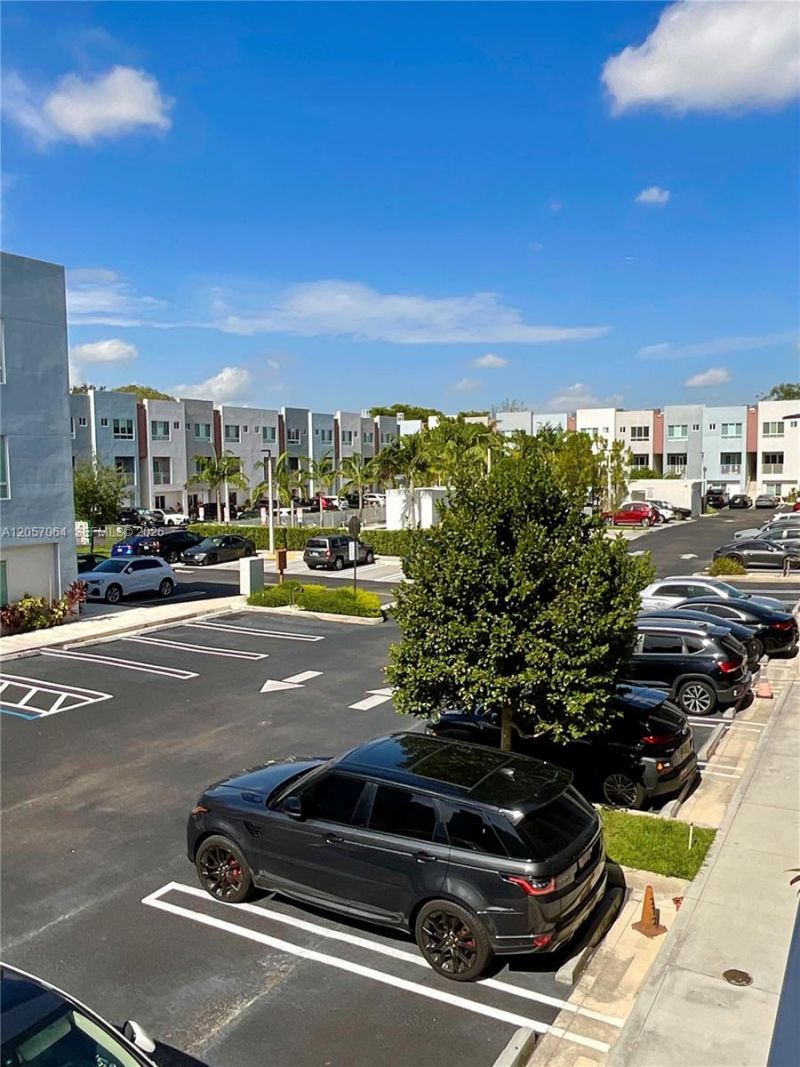 2555 NE 193rd St , Unit 2206, Miami, FL 33180 Photo