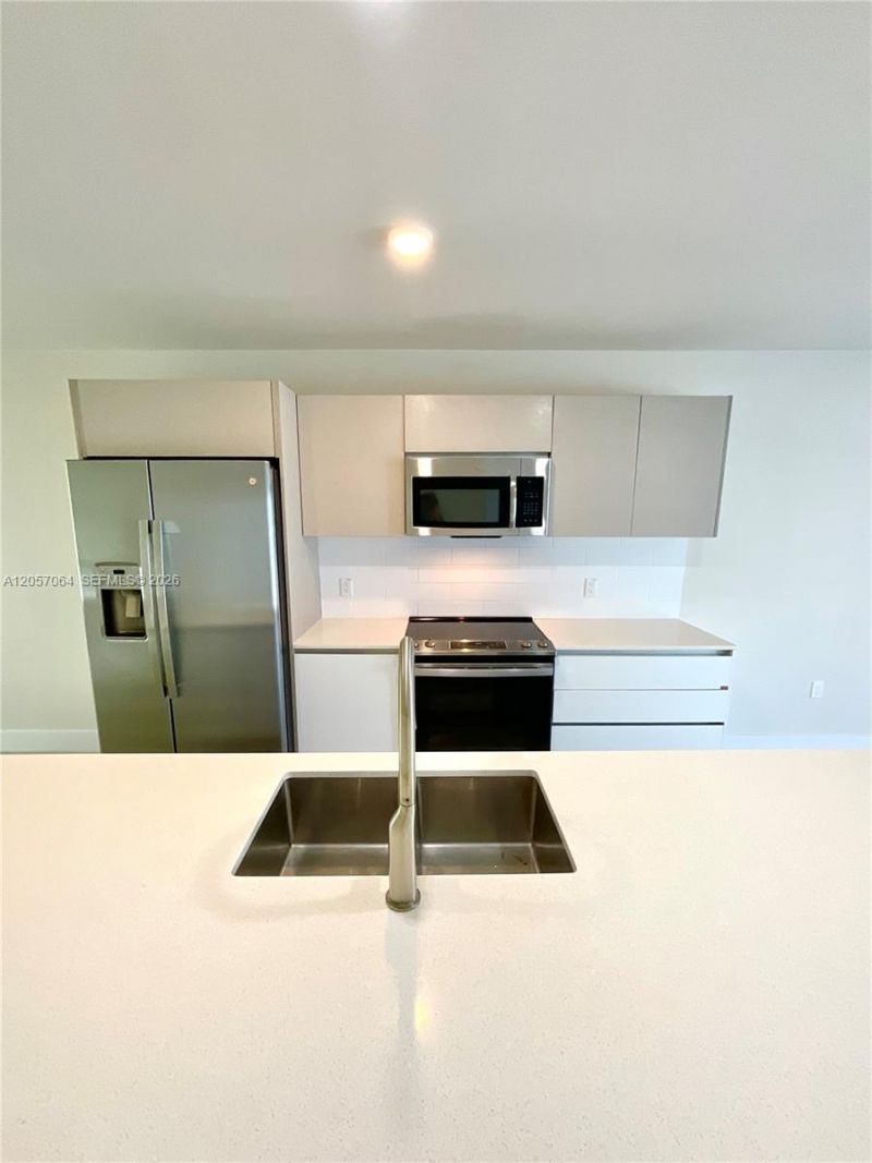 2555 NE 193rd St , Unit 2206, Miami, FL 33180 Photo