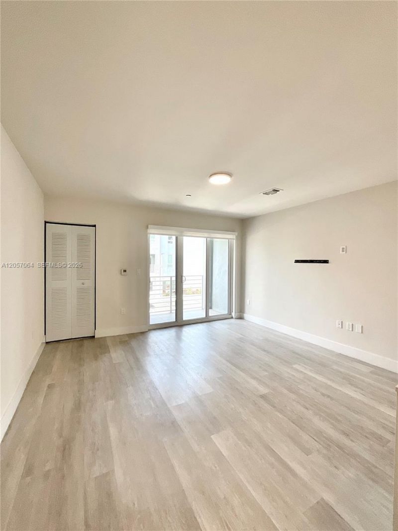 2555 NE 193rd St , Unit 2206, Miami, FL 33180 Photo