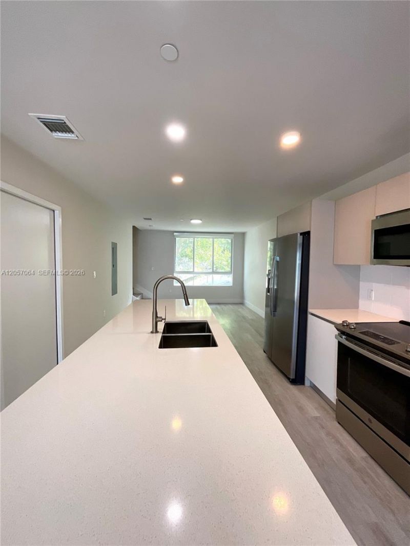 2555 NE 193rd St , Unit 2206, Miami, FL 33180 Photo
