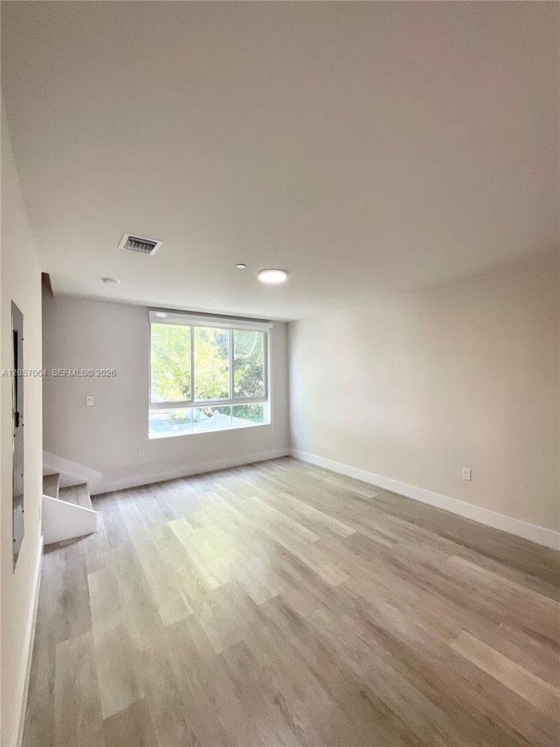 2555 NE 193rd St , Unit 2206, Miami, FL 33180 Photo