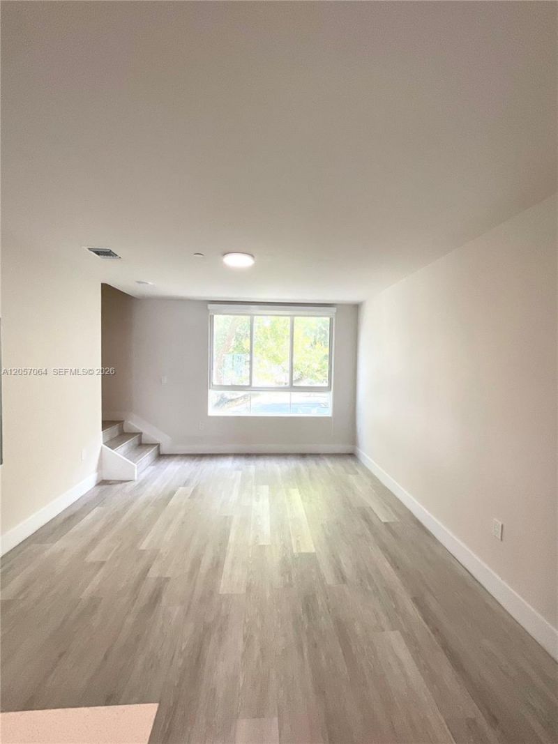 2555 NE 193rd St , Unit 2206, Miami, FL 33180 Photo
