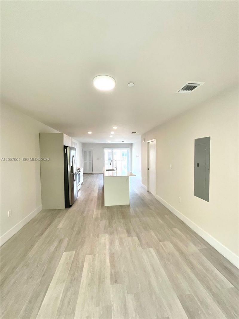 2555 NE 193rd St , Unit 2206, Miami, FL 33180 Photo