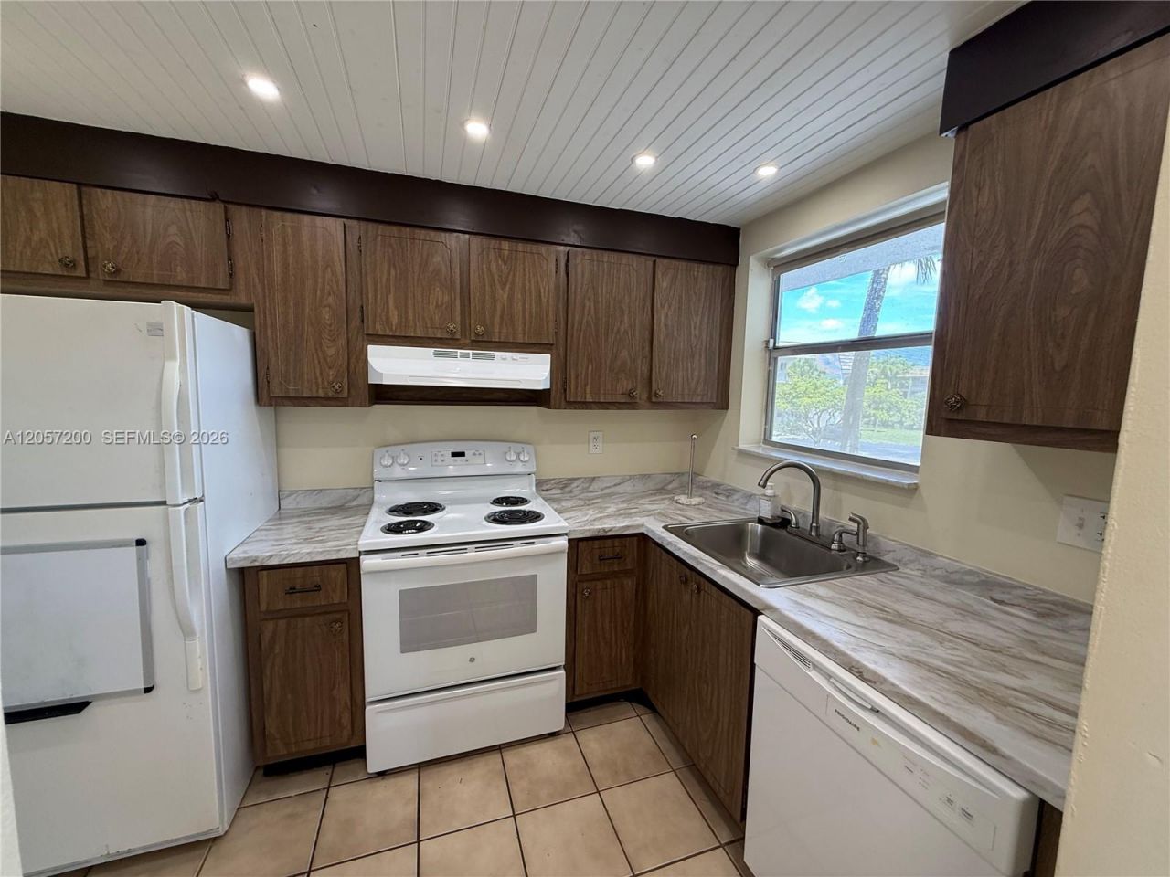 8305 Sunrise Lakes Blvd, Unit 201, Sunrise, FL 33322 Photo