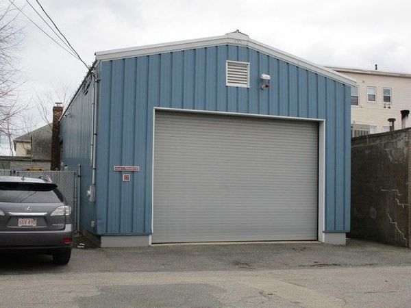 17 Meadow St, Salem, MA 01970