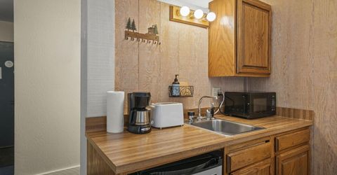 2000 North Village Drive, Unit #224, Truckee, CA 96161 Photo