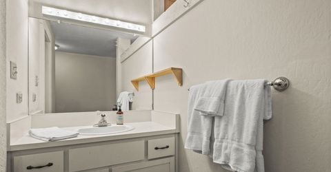 2000 North Village Drive, Unit #224, Truckee, CA 96161 Photo