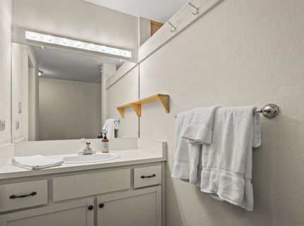 2000 North Village Drive, Unit #224, Truckee, CA 96161 Photo