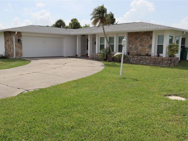 18 GOLFVIEW COURT, ROTONDA WEST, FL 33947