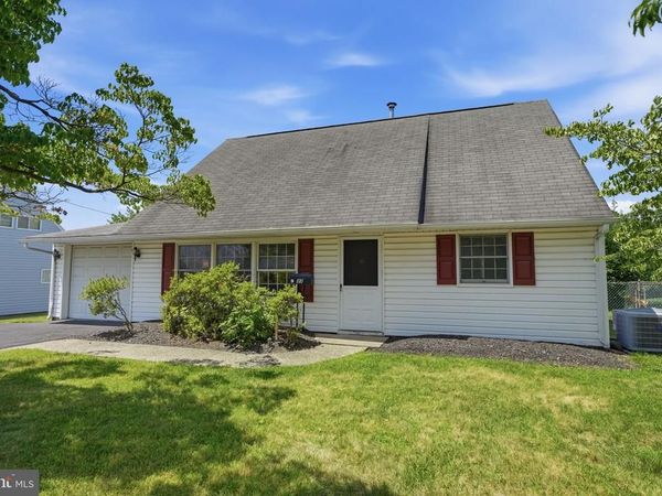 37 TRELLIS ROAD, LEVITTOWN, PA 19056