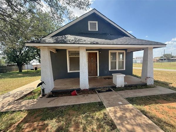 300 S 4TH Street, Sentinel, OK 73664