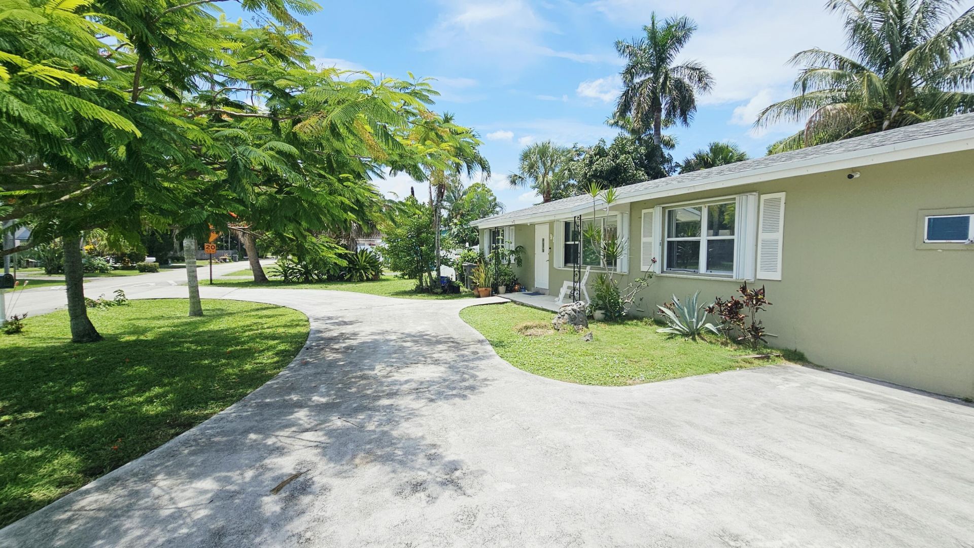 911 Burch Drive, West Palm Beach, FL 33415 Photo