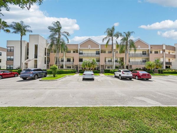 7468 Fairfax Dr , Unit 302, Tamarac, FL 33321