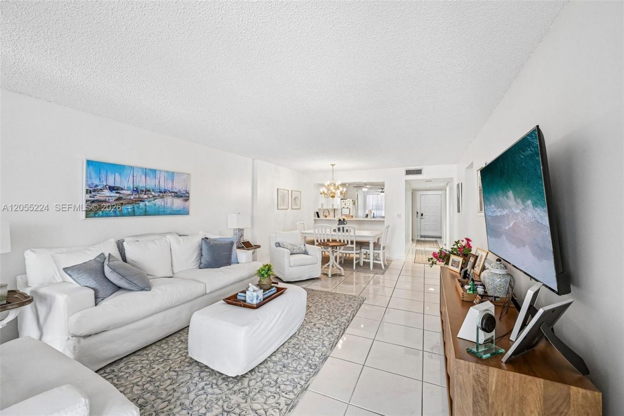 7468 Fairfax Dr , Unit 302, Tamarac, FL 33321 Photo